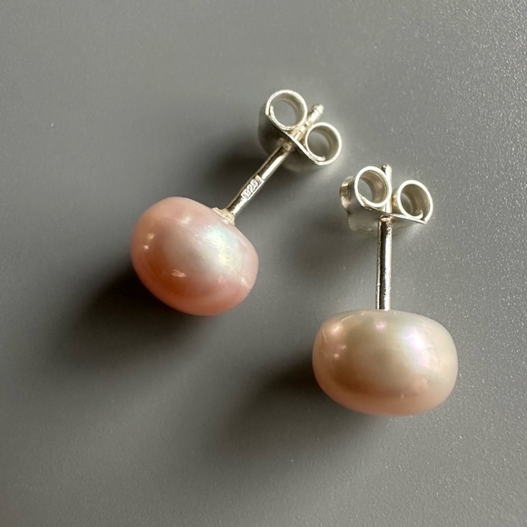 Sterling Silver Freshwater Pearl Stud Earrings Light Purple 7mm - Picture 6 of 10